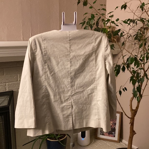 Eileen Fisher L ivory silk lined zip up jacket. Light faux leather shell. - Picture 4 of 7